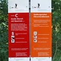 Hinweisschilder an der Elbe